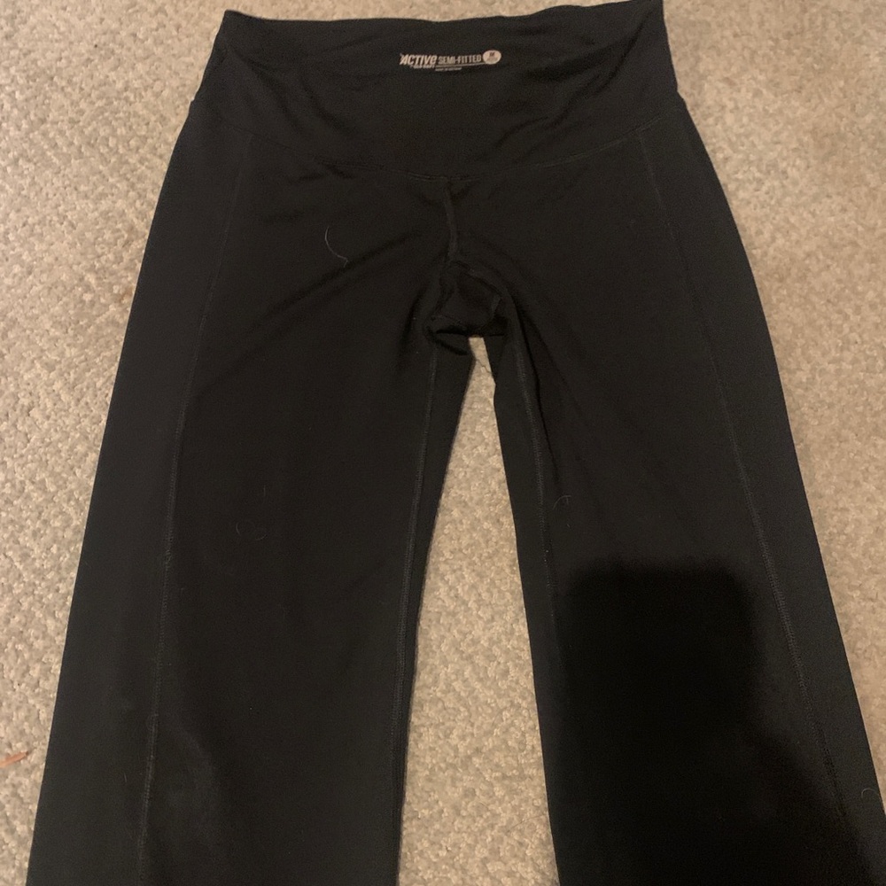 Old Navy Women's Black Straight Leg Active Pants. Petite length